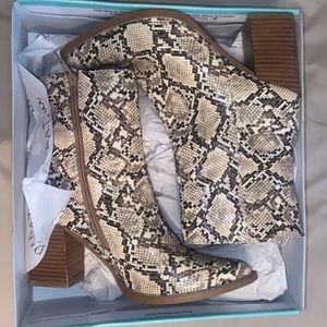 Diba True Tiger Spots Heeled Booties. Size 8. Beige/Brown Snakeskin.